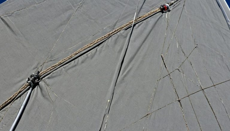 Réparer une voile déchirée : les étapes à suivre